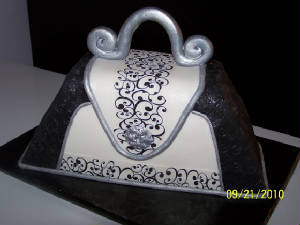 Blackandwhitepursecake.jpg