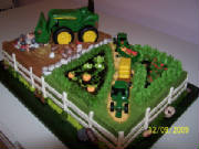 johndeeretractorcake.jpg